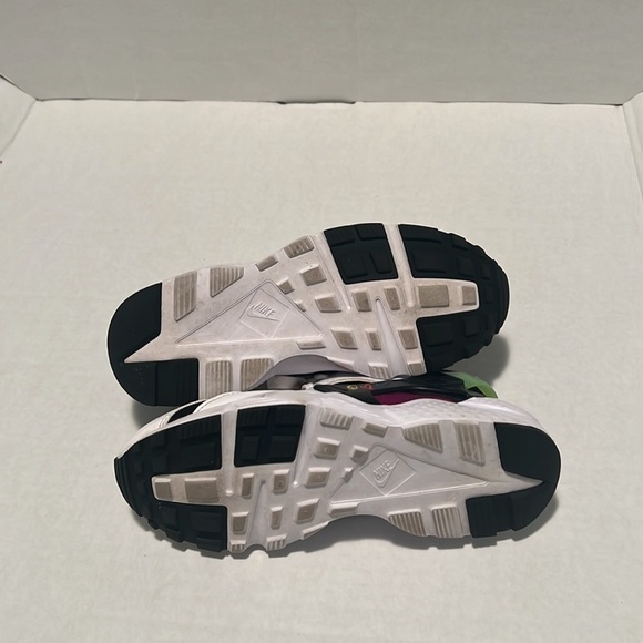 Nike Huaraches Nike youth 5 shoes. - Picture 7 of 7
